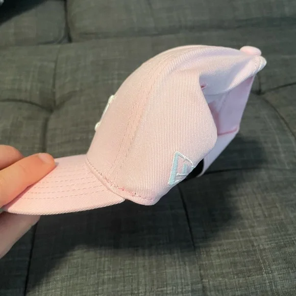 Womans UFC pink rise up new era 39thirty small-med hat. Stretch fit. NWT - Picture 5 of 7